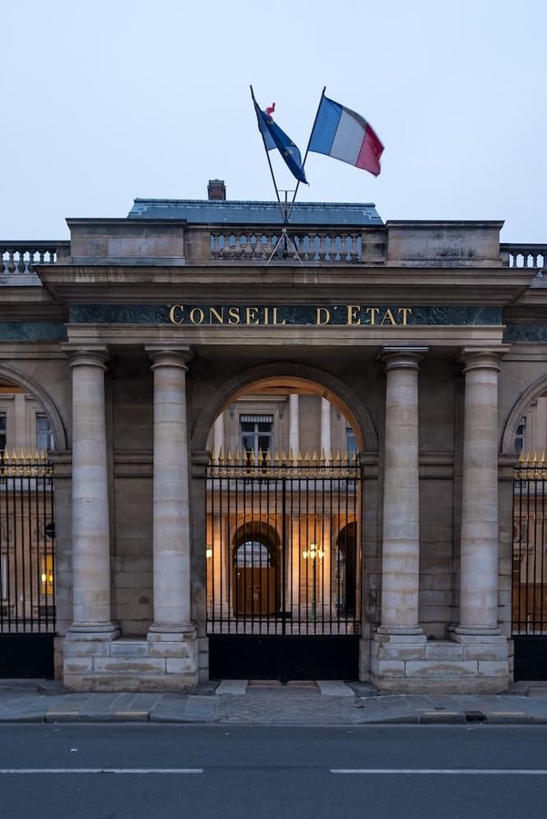 Quali sono i migliori consigli per indossare pantaloni a fantasia?